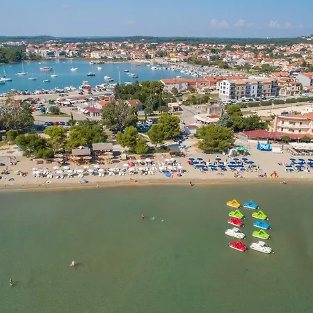 Emelie ميدولين