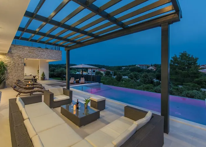 Emelie Μεντουλίν