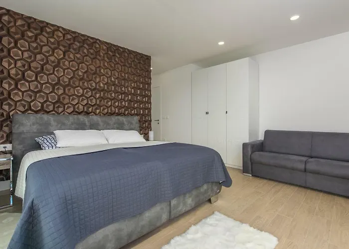 Emelie * Μεντουλίν