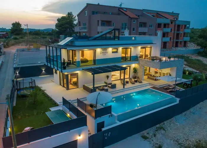 Emelie Μεντουλίν